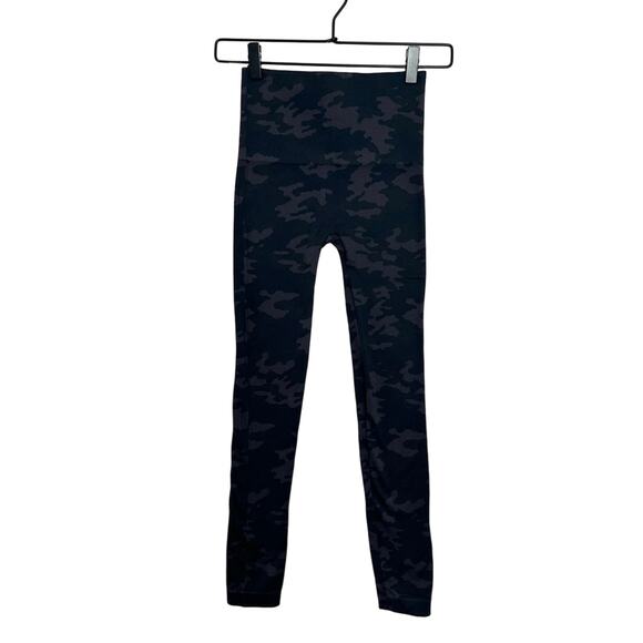 Spanx Look at Me Now High-Waisted Seamless Leggings Black camo small petite - Picture 2 of 6